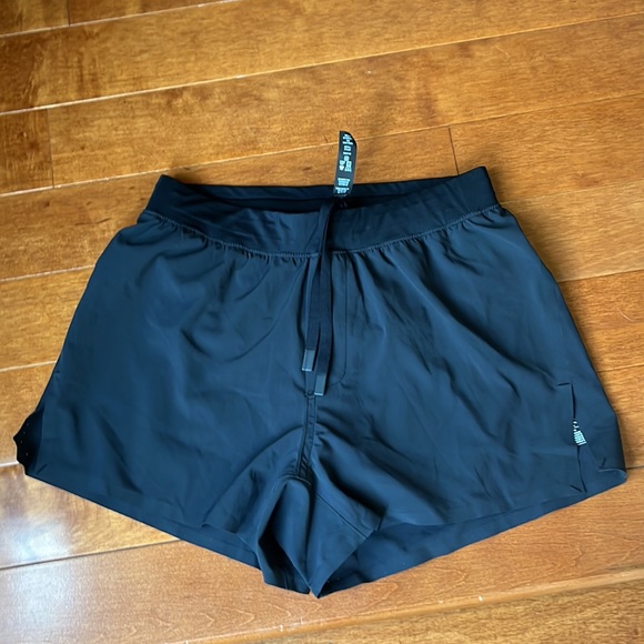 NWOT Ten Thousand Black Distance Short 3" Size Extra Small - Picture 5 of 7